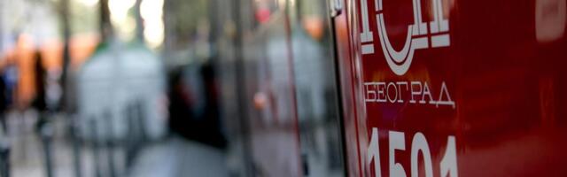 PRAZNIČNO RASPOLOŽENJE U BEOGRADU: Pogledajte kako sija okićeni tramvaj na liniji 5! (VIDEO)