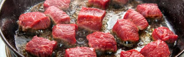 Meso vam se lepi za tiganj? Profesionalni kuvari prvo 1 stvar stave na dno, posle ne moraju ni da ga ribaju