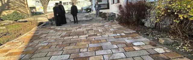 Zablistao ulaz Hrama Svete Trojice! Na radost vernika do crkve će se još lakše stizati