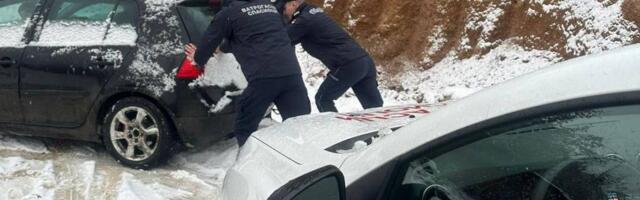MUP uputio savete vozačima i pešacima zbog snega i leda