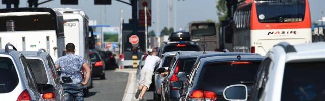 Kamioni čekaju pet sati.