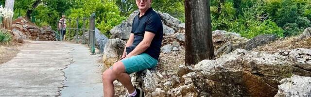 "Nisu zvali da pevam jer su mislili da živim u kolibi" Pevač otvorio dušu o teškom periodu, pomenuo i Popovića