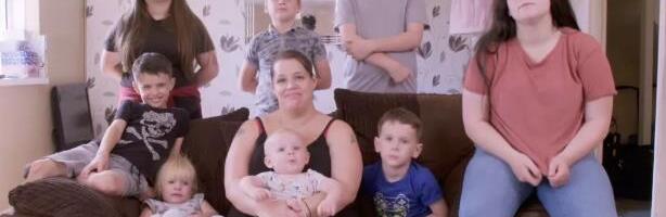 Sonja je samohrana majka desetoro dece i živi od socijalne pomoći: U kući nema ni sijalice, a ovako funkcioniše