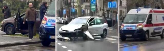 Jeziv sudar kod Tiršove: Delovi auta rasuti na putu, Hitna pomoć na licu mesta (VIDEO)