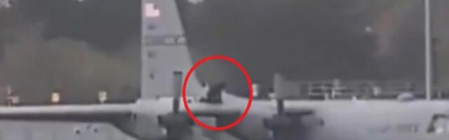Мушкарац се попео на амерички војни авион и оштетио га секиром