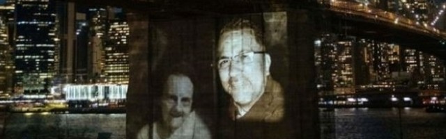 Njujork je odao počast žrtvama koronavirusa, dizajnirao je njihove portrete na čuvenom mostu