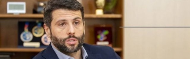 /VIDEO/ ŠTA JE FRIDOM HAUS? AKO NE ZNATE, JA ĆU VAM REĆI! Šapić ogolio neznanje voditeljke Nove S!