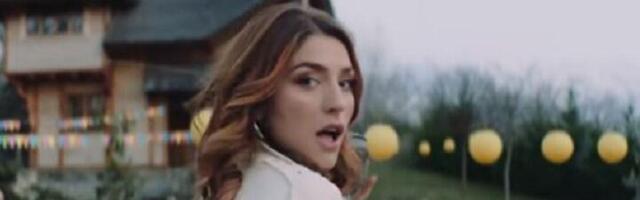 Anđela uplovila u muzičke vode: Poslušajte "Vatru"