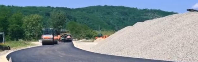Privodi se kraju asfaltiranje puta od mosta u selu Vojska do Bagrdana