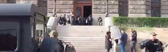 OPOZICIJA NE MOŽE NI DOK JEDE DA NE PRIZIVA INCIDENTE: Dragana Rakić iz DS-a i dalje “pumpa” atmosferu oko skupštine