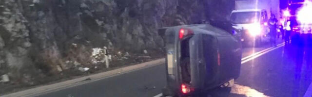 PUTNICI ZAROBLJENI U VOZILIMA, SUMNJA SE DA IMA MRTVIH Teška nesreća na putu Bečej-Bačko Gradište