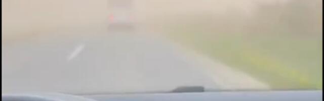 Kao PEŠČANA oluja: Jako nevreme pogodilo Staru Pazovu (VIDEO)