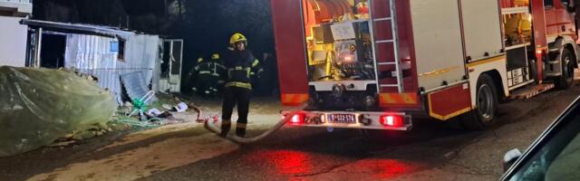 VELIKI POŽAR U KUČEVU: Gorele menza i kuhinja nekadašnjeg kompleksa ŠIK (FOTO)