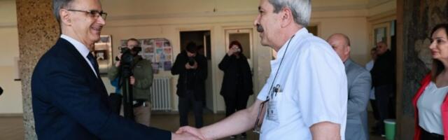 POČINJE PRVA FAZA REKONSTRUKCIJE DOMA ZDRAVLJA! Đuro Macut posetio Knjaževac! (FOTO)