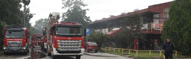 Teška nesreća u Inđiji: Vatrogasci sekli kombi da dođu do vozača