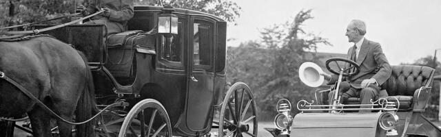 Trenutak koji je promenio svet: Henri Ford na današnji dan 1903. prodao prvi automobil, bio je skuplji od kuće, a “jurio” je 45 na sat!