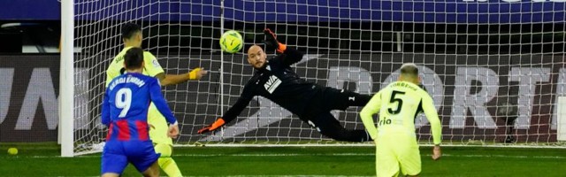 Dmitrović ima petlju, a Atletiko njuškalo u napadu: Luis Suarez pokazao kako se pobeđuje u trci za titulu (VIDEO)