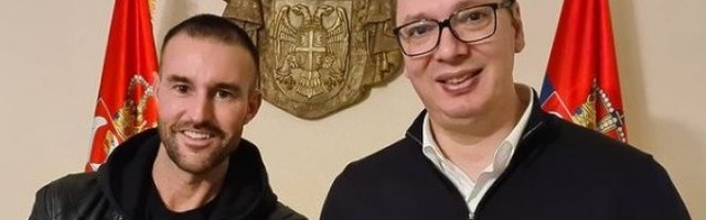 JEDAN OD NAJPLAĆENIJIH KREATORA NA SVETU STIŽE U SRBIJU!  "Filip Plejn" u Raškoj šije jakne od 5.000 evra