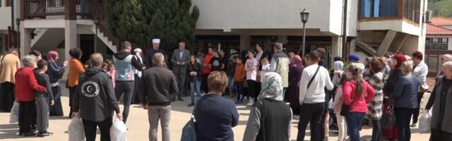 CHR Hajrat i ove godine podijelio stipendije i bajramske paketiće jetimima iz Sandžaka