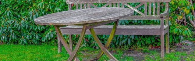 ŽENA POPRAVLJALA STO POKOJNOG MUŽA, a onda u njemu našla nešto što ju je OSTAVILO BEZ REČI