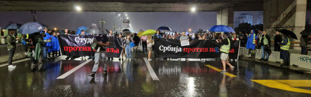 Završen protest: Demonstrante rasterala kiša, najuporniji blokirali most do kraja