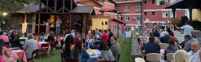Održan 17. „Letnji ulični erski kabare“ u Čajetini