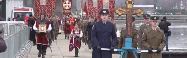 PLIVANJE ZA ČASNI KRST U BEOGRADU Danas je Ada &quot;Jordan jezero&quot;! (FOTO/VIDEO)