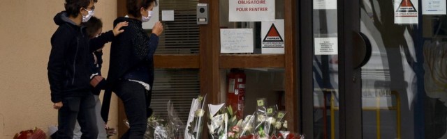 Francuska: Hiljade ljudi na skupovima podrške obezglavljenom nastavniku Samuelu Patiju