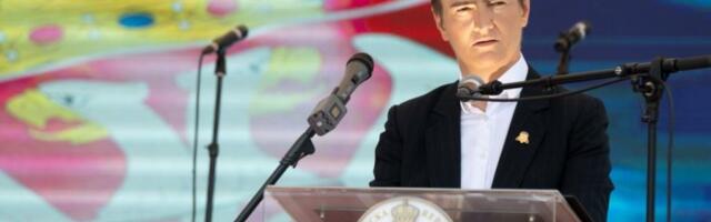 "SVI SMO UZ MILOŠA, PRISTOJNU I NORMALNU SRBIJU!" Oglasila se Ana Brnabić nakon napada na Vučevićevu kuću u Novom Sadu