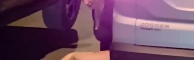 HITNA POMOĆ DOŠLA NA LICE MESTA! Bivša zadrugarka se VALJALA U SUZAMA nakon žurke u Beogradu, prolaznici se "čudili i krstili" (VIDEO)