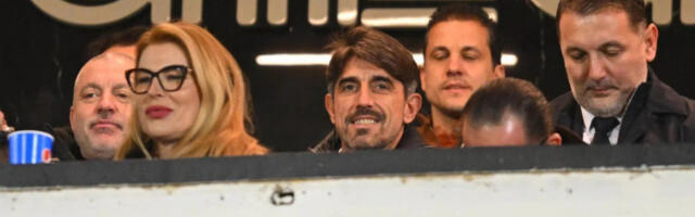 NOVI SELEKTOR U HUMSKOJ Veljko Paunović prati meč Partizana i Novog Pazara