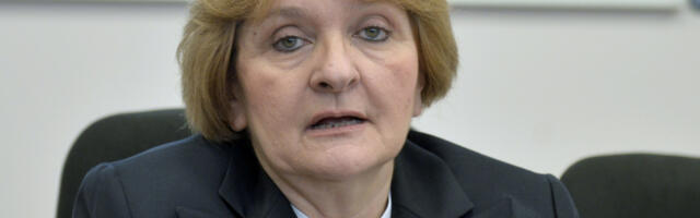 DANICA GRUJIČIĆ USKOČILA SEBI U USTA Sama priznala da niko ni na telefon nije hteo da joj se javi, sada tvrdi da &quot;zna sve što se dešavalo&quot; oko Generalštaba