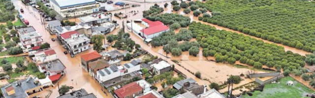 По­пла­вље­на Ати­на, за­тво­ре­не шко­ле