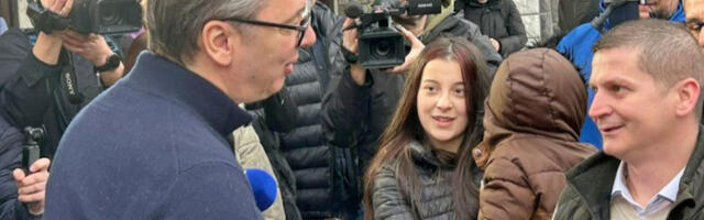 Председник Вучић у посети породици Симеоновић у Јасикову код Мајданпека