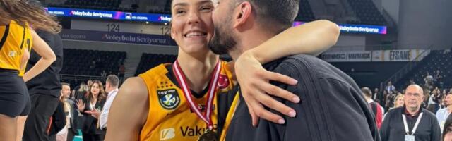 Tijana Bošković proslavila novi pehar u zagrljaju dečka: Evo ko je osvojio srce najbolje odbojkašice sveta