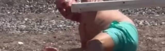 ĐANI SE SRUŠIO NASRED PLAŽE! Pevač doživeo peh na odmoru: Prevrnuo se s ljuljaške, pa opsovao sve po spisku!