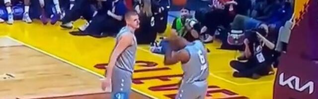 Kako je Džoker prepao "kralja": Jokić fudbalskim potezom na Ol-staru potpuno iznenadio Džejmsa /VIDEO/