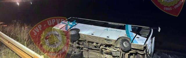 STRAVIČNA SAOBRAĆAJKA KOD POREČA: Autobus sleteo u more nakon sudara sa automobilom, vozač bio mortus pijan
