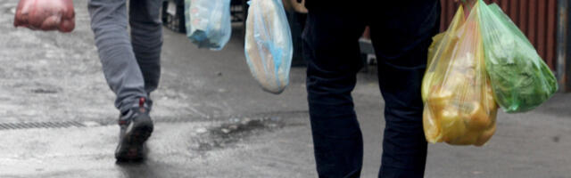 ZARADILI ČAK 300.000 EVRA NA PLASTIČNIM KESAMA! Papreno naplaćivali, prodali više od 10 miliona vrećica!