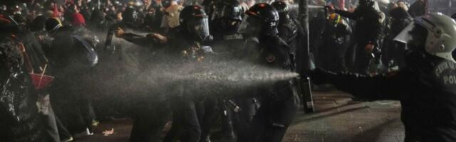 POLICIJA UPOTREBILA SUZAVAC: Nastavljeni protesti u Turskoj zbog hapšenja gradonačelnika Istanbula (VIDEO/FOTO)