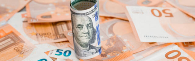 Средњи курс динара за евро сутра 117,3016