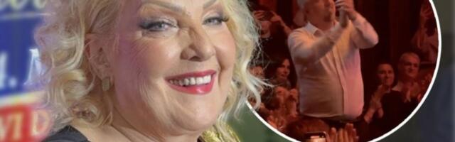 PREKINUT KONCERT SNEŽANE ĐURIŠIĆ! O potezu muškarca iz publike svi bruje! (VIDEO)