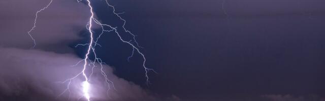 "Puca" nad Vršcem: Munje paraju nebo