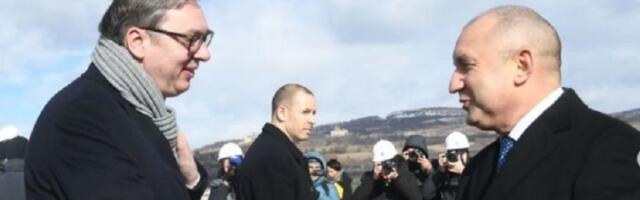 Vučić čestitao pobedu Rumenu Radevu na parlamentarnim izborima