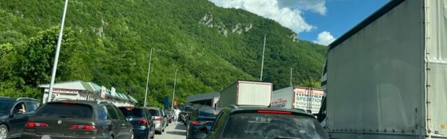 Kolaps na granici sa Crnom Gorom, formirane dugačke kolone