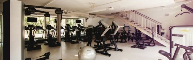 NESVAKIDAŠNJA OPREMA ZA TRENING! Možda samo vežba da hoda u ovoj obući! (Video)