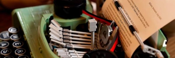 LEGO predstavlja funkcionalnu pisaću mašinu sastavljenu od 2.079 kockica