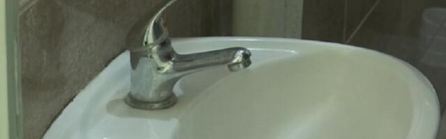 Osamsto đaka zemunske škole dva dana nema vodu!