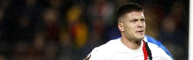 Ni crveni karton ga nije poremetio! Jović rešeta kao u najbolja vremena! (VIDEO)