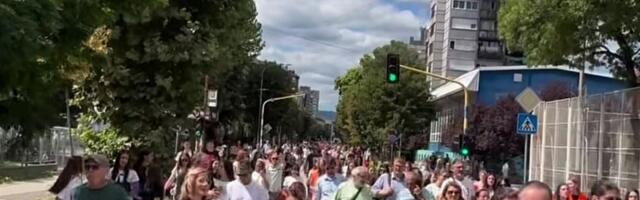 Dva odvojena protesta prvog dana školske godine, potom organizovana zajednička protestna šetnja